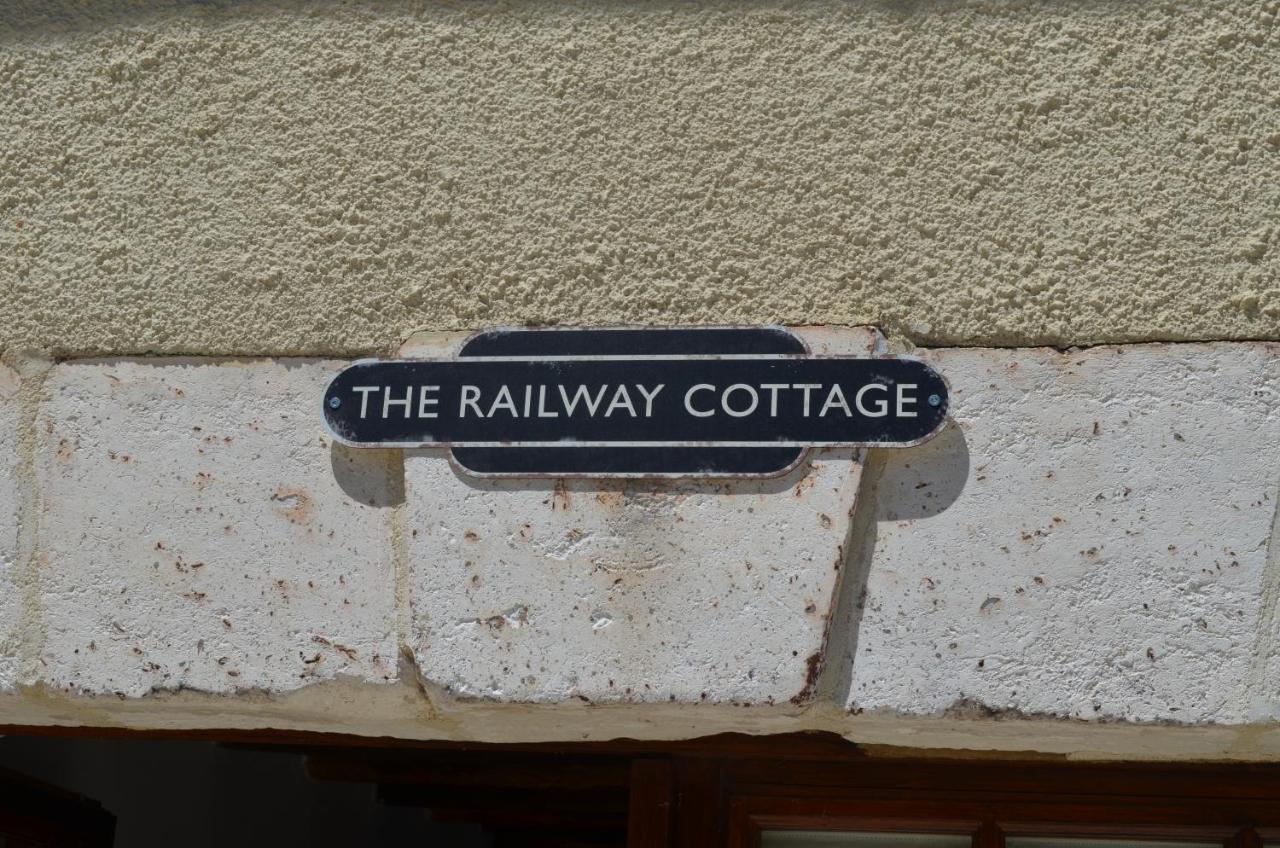 The Railway Cottage - Characterful And Comfortable Holiday Cottage Piégut-Pluviers 외부 사진